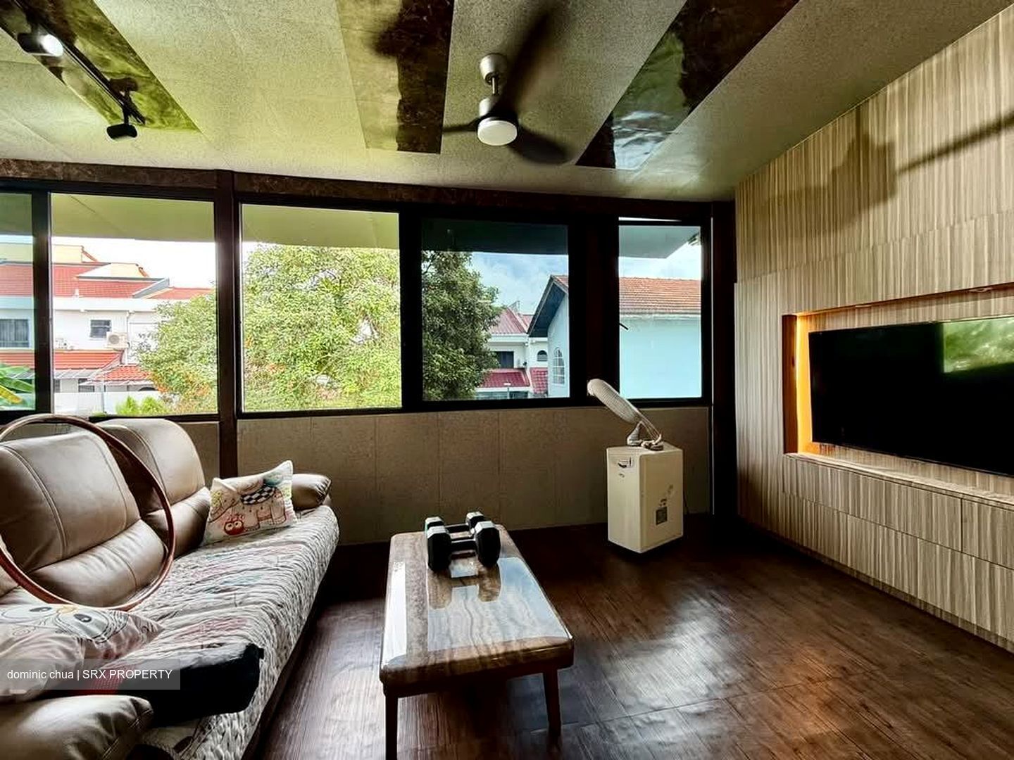 Highland Road (D19), Terrace #575970871